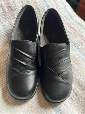 Clark’s black slip on loafer 8.5M